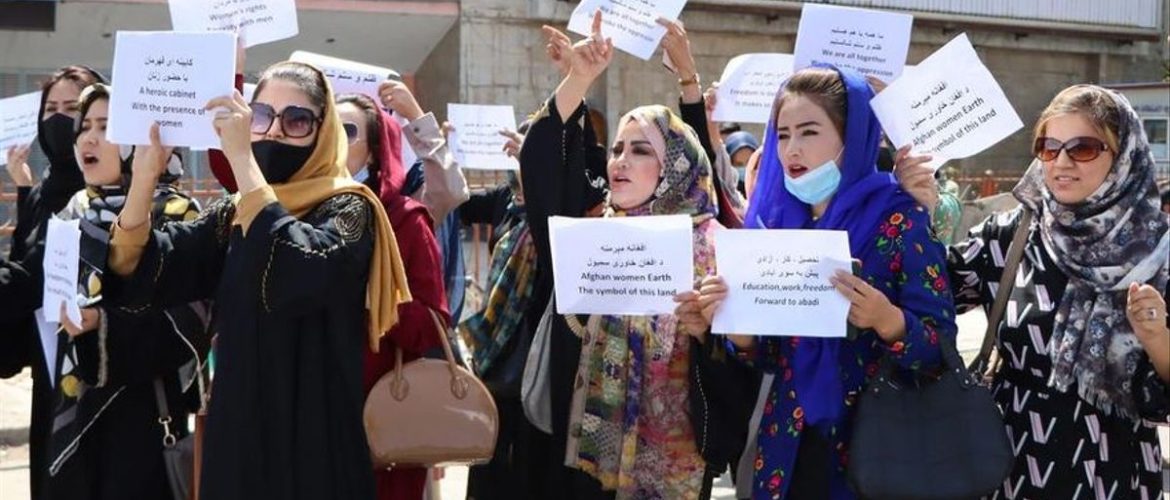 Varias mujeres se manifiestan en Kabul por mantener sus derechos, en agosto de 2021 EFE